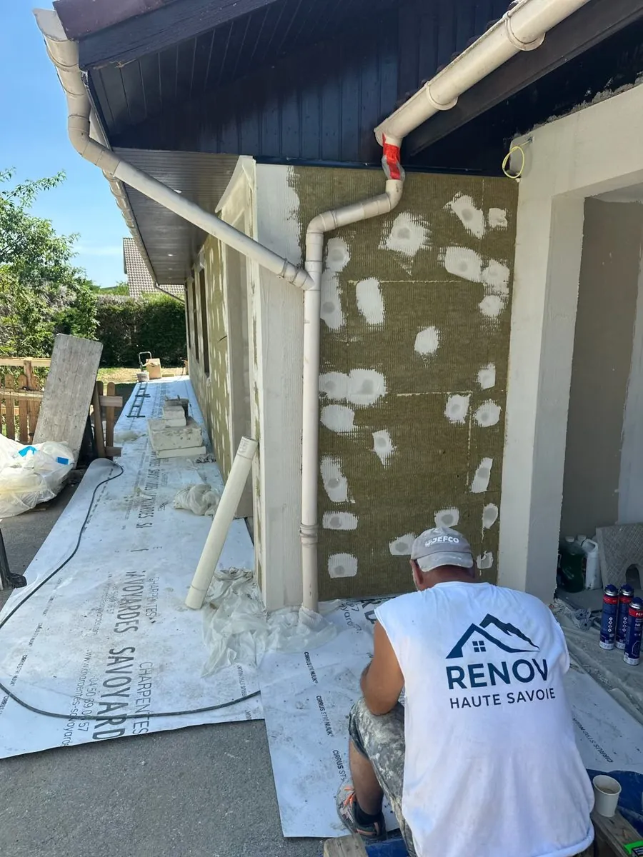 Isolation thermique par l'extérieur (ITE) réalisée par Renov Haute-Savoie en Haute-Savoie