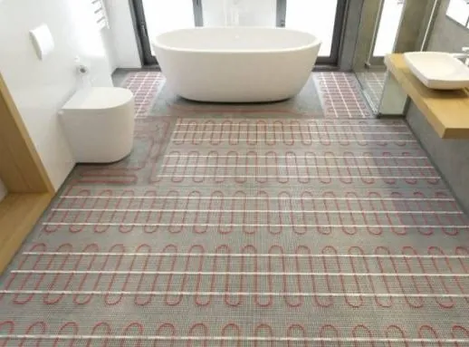 Salle de bain rénovée avec douche à l'italienne et plancher chauffant en Haute-Savoie