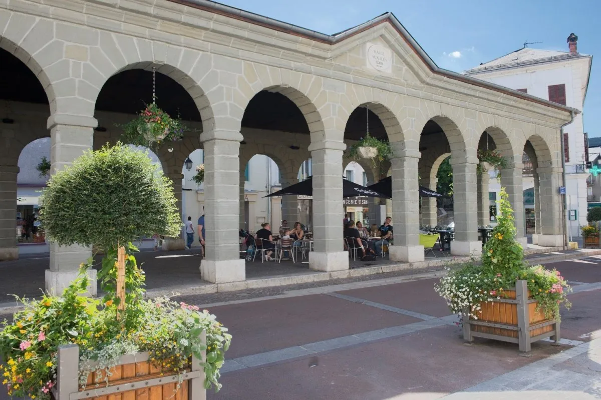 Halle à arcades de Rumilly — rénovation à Rumilly par Renov Haute-Savoie